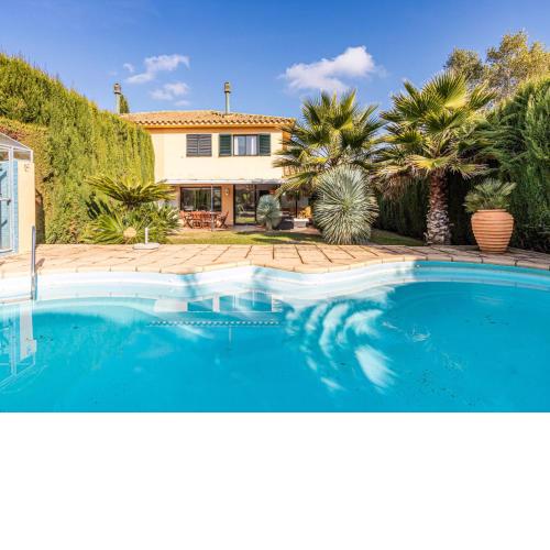 Holiday Home acacies