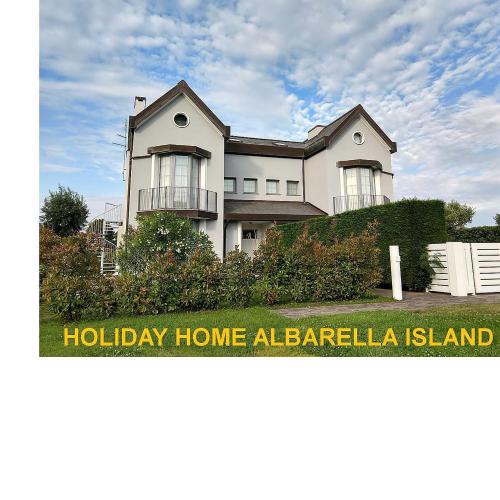 HOLIDAY HOME ALBARELLA ISLAND