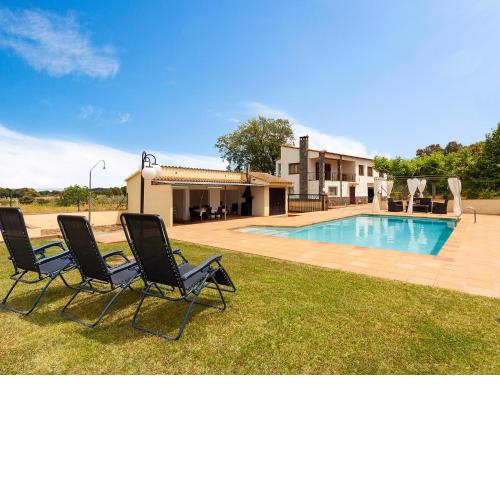 Holiday Home Can Cals