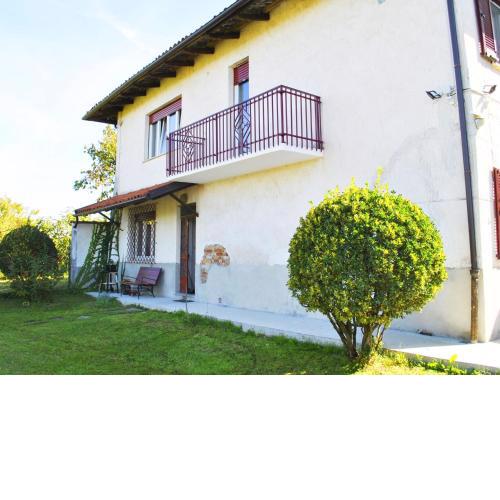 Holiday home in Asti with a hill view from the garden