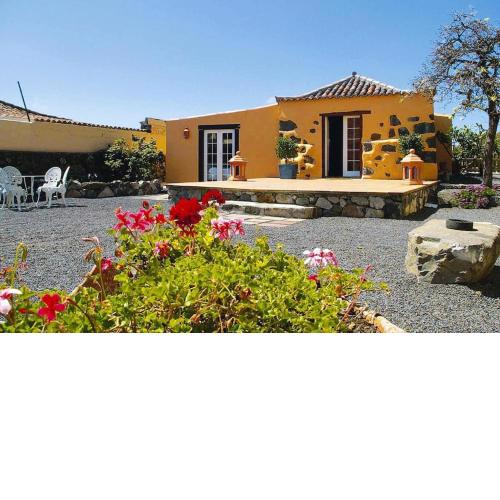 Holiday home in El Paso in a natural environment