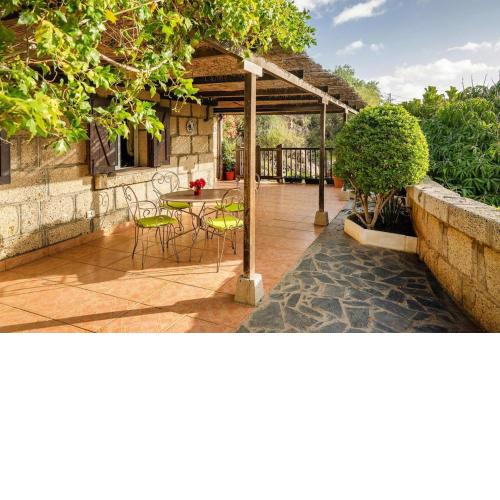 Holiday home in Malpais de Candelaria with a garden