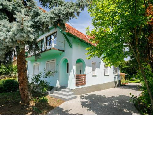 Holiday Home May