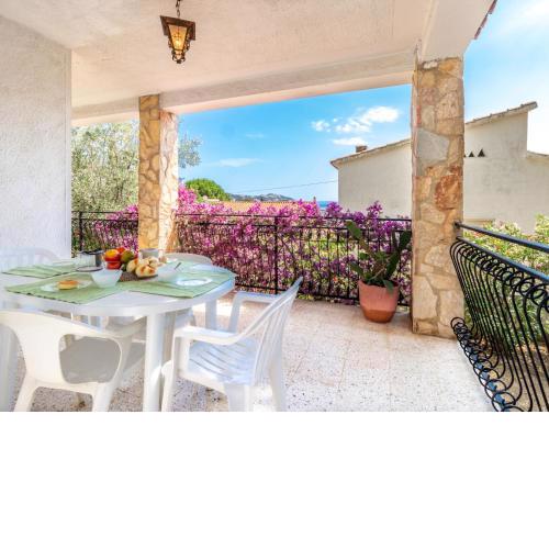 Holiday Home People I