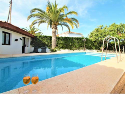 Holiday Home Sun by the pool