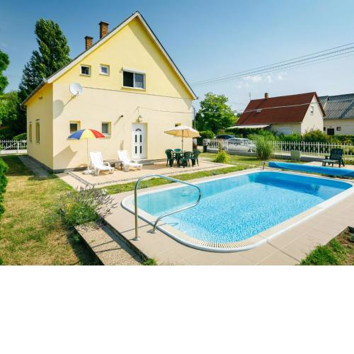 Holiday Home Sunny Day