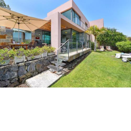 Holiday Home Villa Gema, spacious, scenic, Wlan ,AC