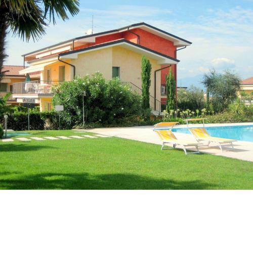 Holiday home with Nicely Decorated Interior near lake Garda
