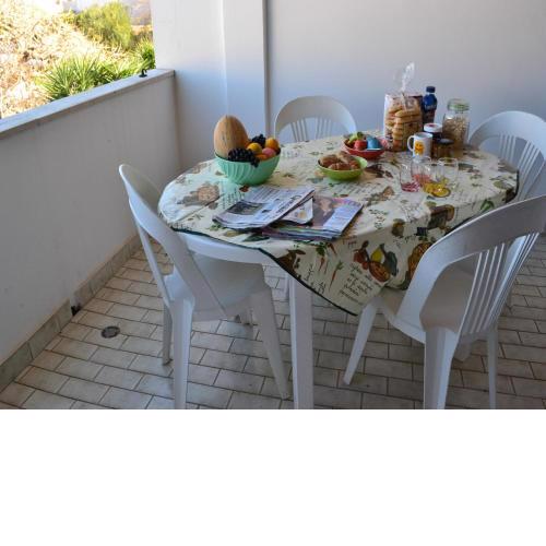 Holiday home with one bedroom, living room and balcony and air conditioning in Torre dellO