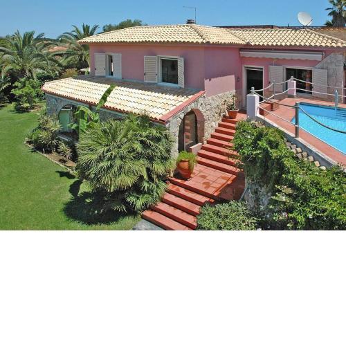 Holiday home with private pool, Terrauzza
