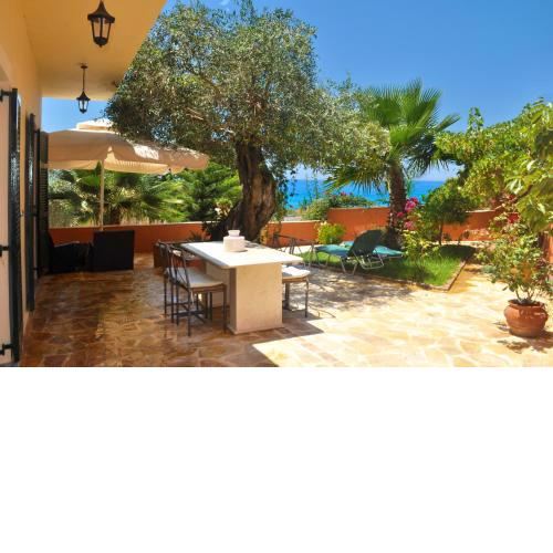 Holiday House Angelos D on Agios Gordios Beach