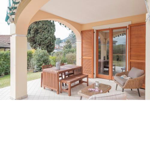 Holiday House Ars