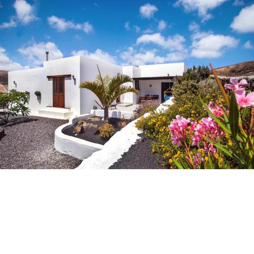 Holiday house Casa Mariposa in Tabayesco