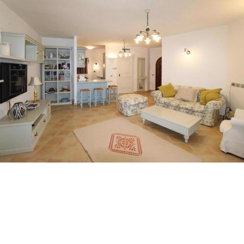 Holiday House, La Conia Cannigione