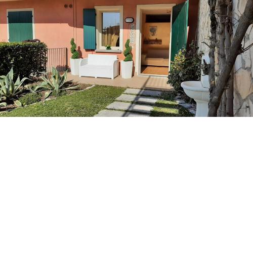 Holiday House Sole