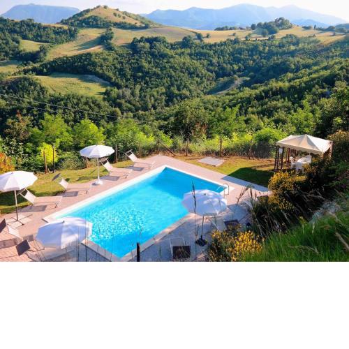 Holiday house with pool near the sea and mountains beautiful views