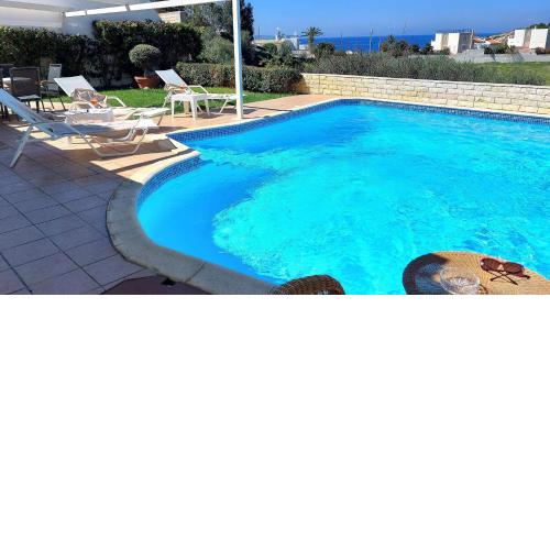 Holiday villa SUNJOY 100m. from the beach.