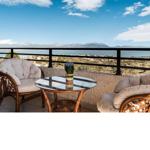 Holiday villa with incredible sea view in Paralia Avlidas