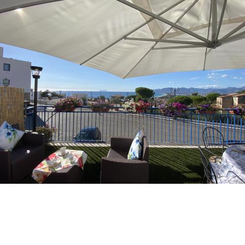 Holidaycasa Mike - Con terrazzo vista mare