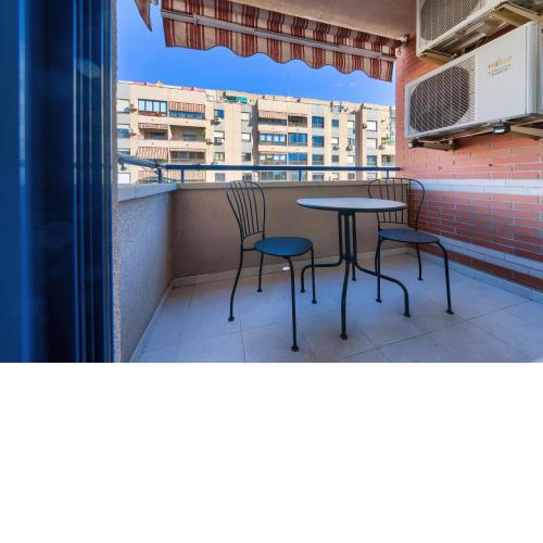 Holidays2Malaga Ayala 450 mts from beach & Terrace