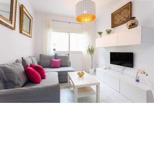 Holidays2Malaga Carrera Capuchinos Free parking Aircon Downtown