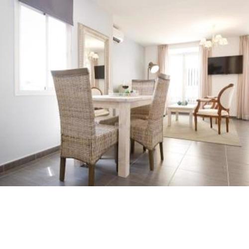 Holidays2Malaga Dos Aceras Ideally for working - Quiet & High Speed Wifi