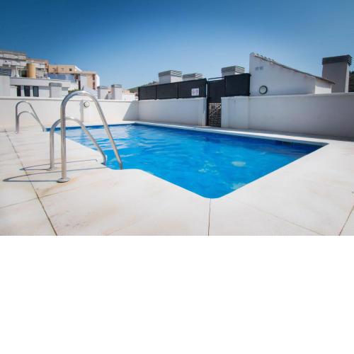Holidays2Malaga Refino Pool and Parking
