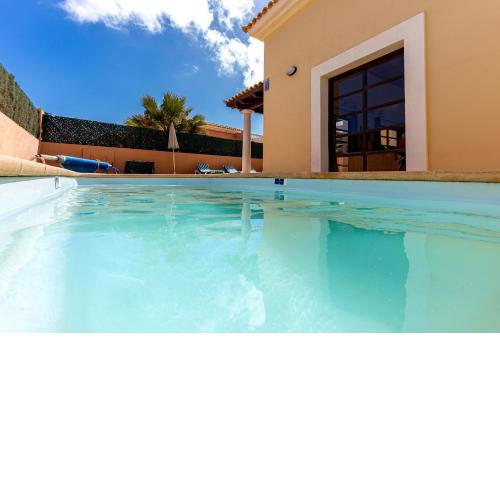 HolidayVilla Serenity with Pool & BBQ by HolidaysHome