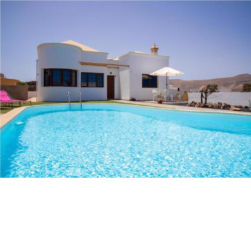 HolidayVilla Volcan - BBQ , Pool , Garden, rural by Holidays Home