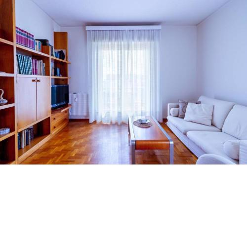 Home La Quiete. Two Bedrooms, 250m from the Beach