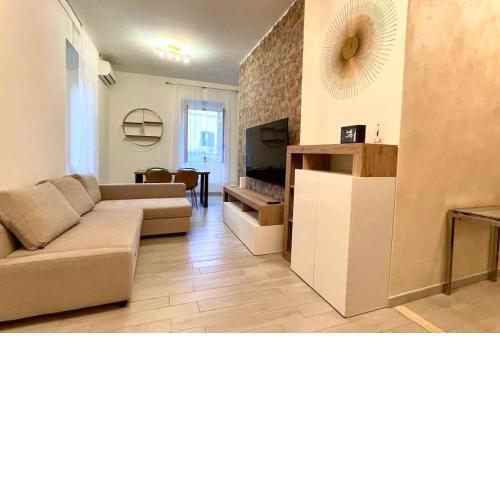 Home w hydromassage and garden 20min from S.Peter
