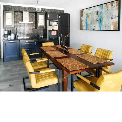 HomelyStay - Marbella, Puerto Banus