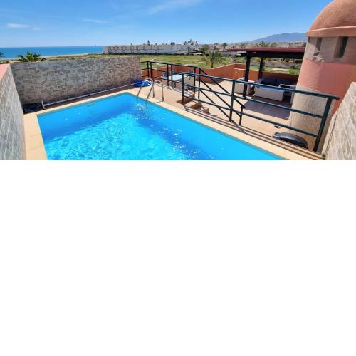 Homes of Spain, Apartamentos Paraíso, Ed Palmerston, Atico O, Suite con Piscina Privada en solárium, vistas al mar, a 50 m de la playa, WIFI