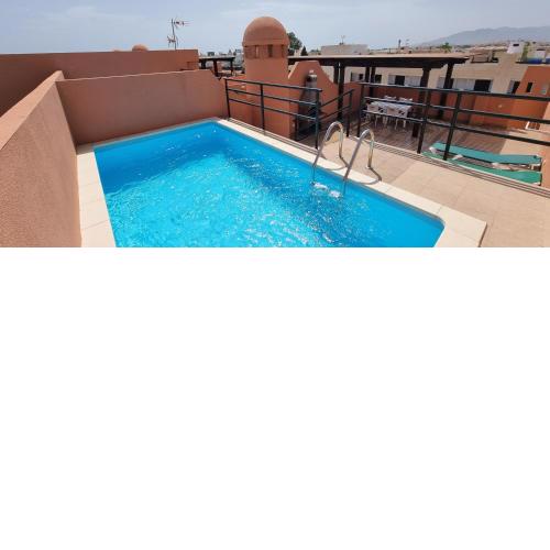 Homes of Spain, Apartamentos Paraíso, Ed Tahiti, Atico A a pie de Playa, piscina privada en solárium, WI-FI