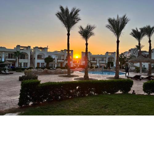 Homie 1- master bedroom, pool and garden view in Sharm el Sheikh