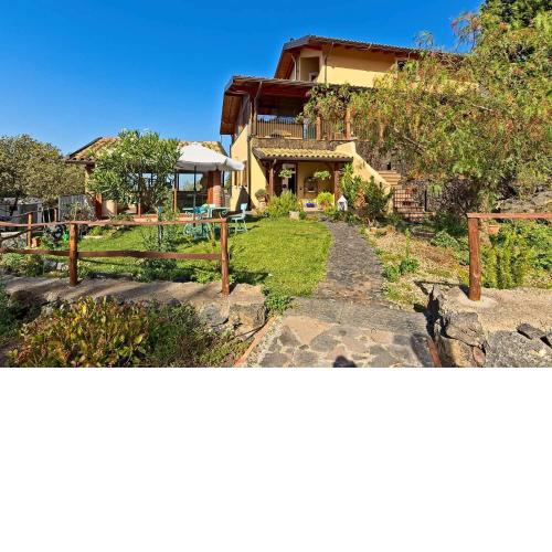 HORSE HOUSE