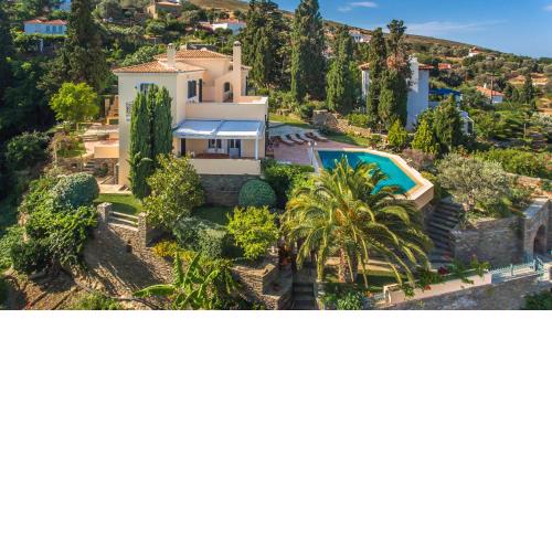 Hortensia Villa with Marvelous Multi-Level Garden