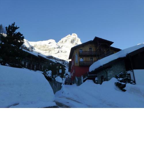 Hosquet Lodge