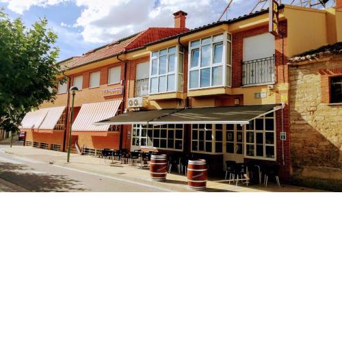Hostal - Restaurante La Buena Villa by Vivere Stays