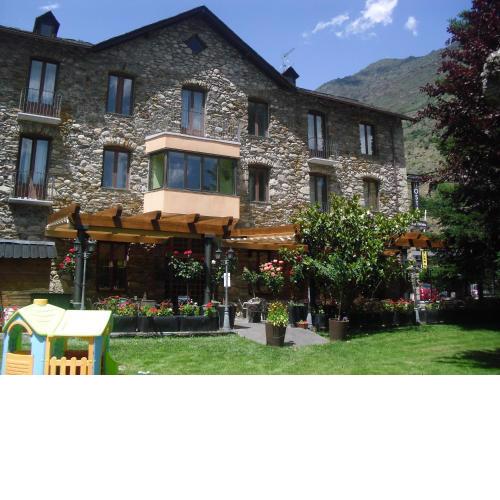 Hostal Vall D'Aneu by Arcas & Sambola