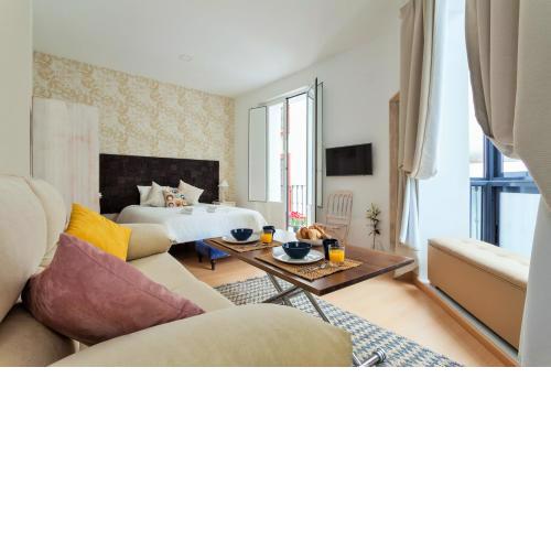 Hostly Acetres 1A loft in city center, comunal terrace, fibre,parking optional