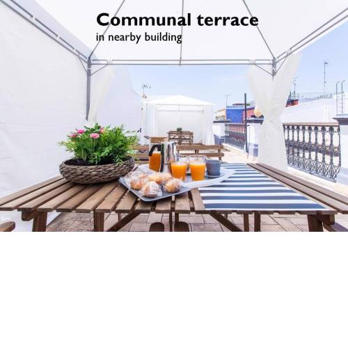 Hostly Rivero 2B Center-Fibre-communal terrace-Parking Optional-CLess