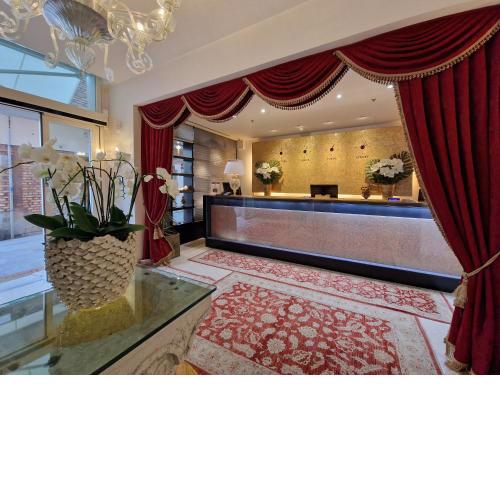 Hotel A La Commedia