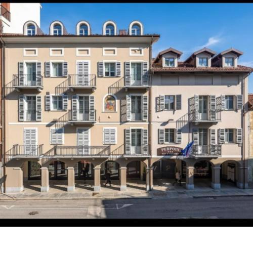 Hotel & Apartments " Perpoin "
