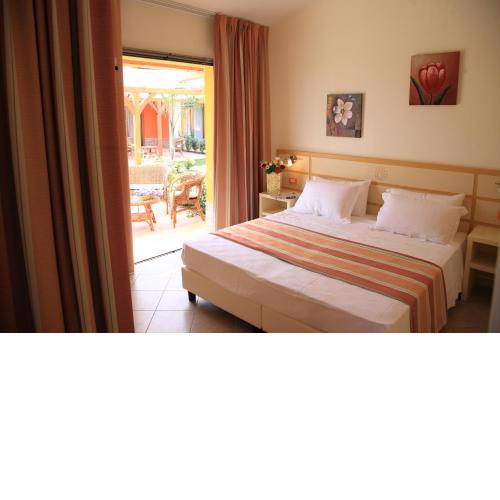 Hotel Baia Di Trainiti