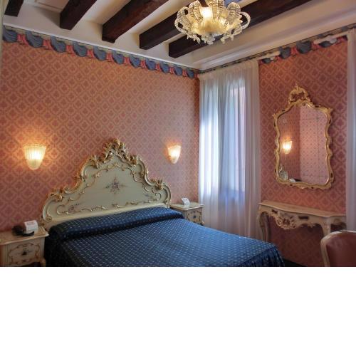 Hotel Diana