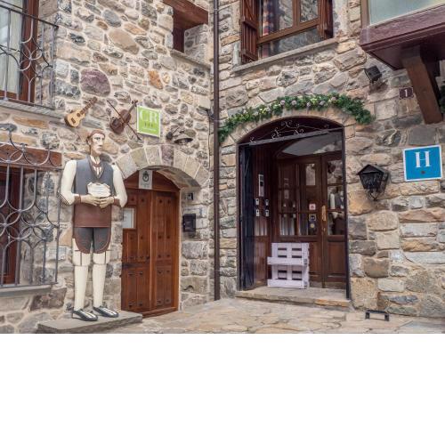 HOTEL FAMILIAR MAXIMINA