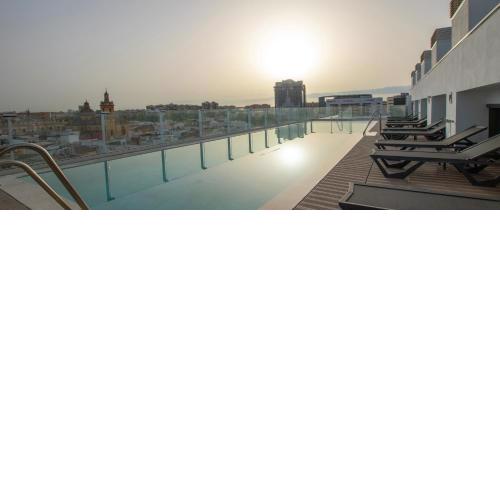 Hotel Giralda Center