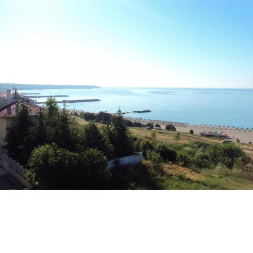 Hotel Lazuren Briag