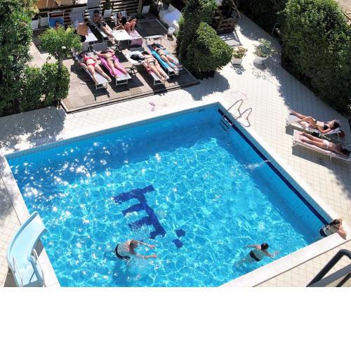 Hotel Marzia con Piscina